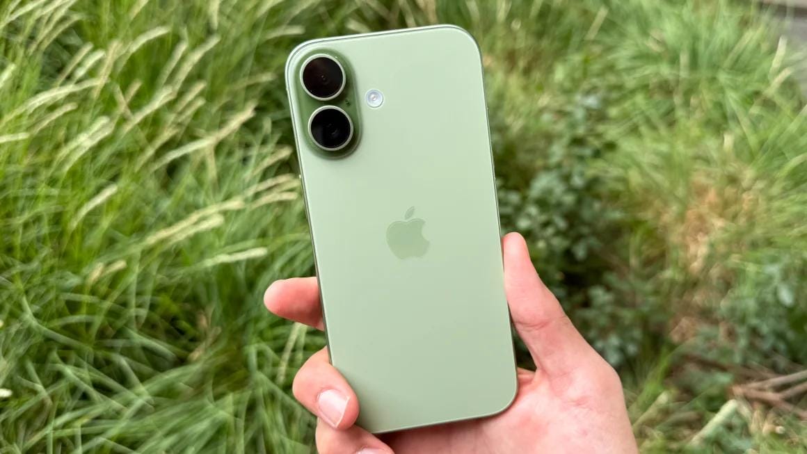 Experts tested all the iPhone models and picked the best one to buy in 2026 2 iphone 17